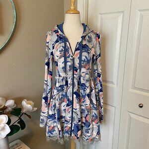 Evy's Tree Sophie in Blue Rose Garden Size Small Hoodie